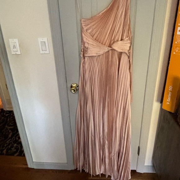 ONE SHOULDER DRESS- never worn - beautiful for wedding guest or bridal party - Picture 6 of 9